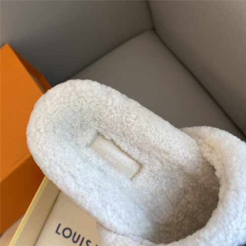 High Quality Luxury Louis Vuitton Platform Fur Slippers product detail