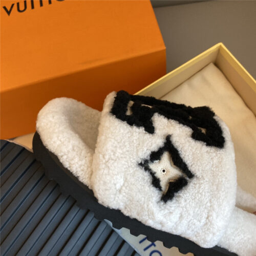 High Quality Luxury Louis Vuitton Platform Fur Slippers product detail