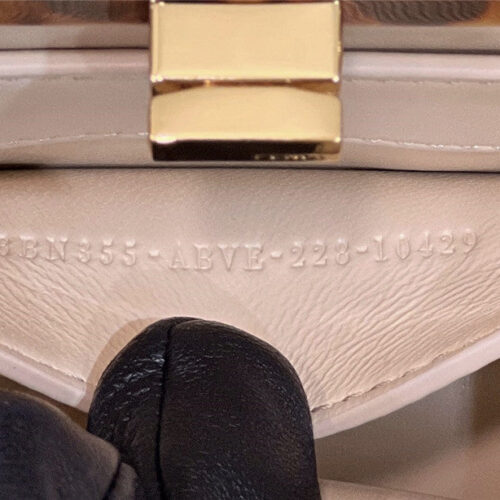 High Quality Luxury Fendi Peekaboo Shoulder Bag – Style 32659 product detail