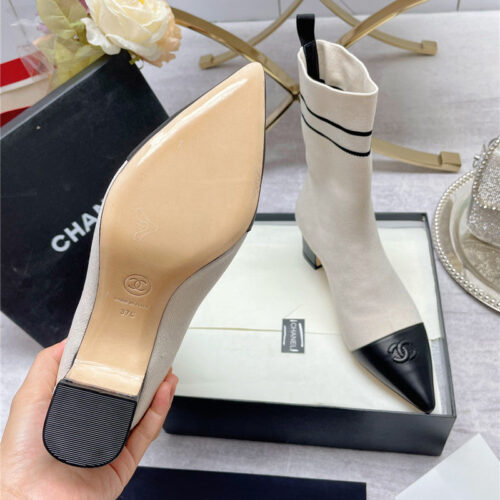 High Quality Luxury Chanel Logo Pointed Toe Chunky Heel Ankle Boots product detail