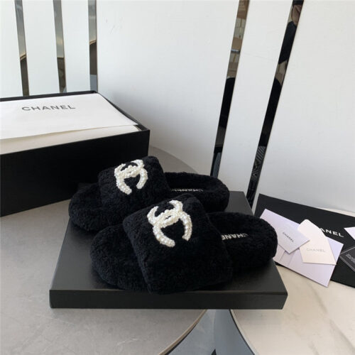 High Quality Luxury Chanel Fluffy Slippers – Style 71366 alternate view