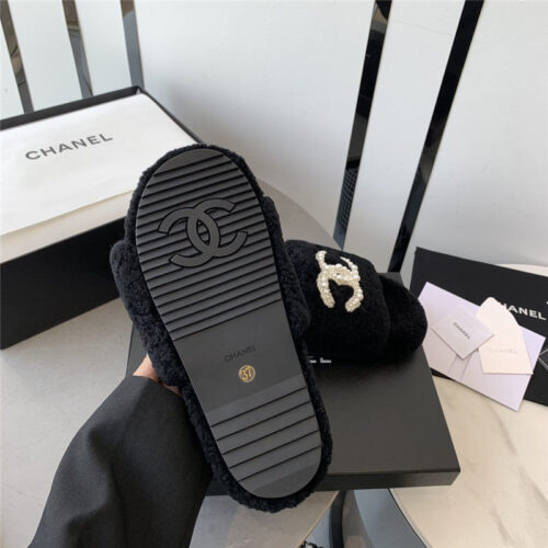 High Quality Luxury Chanel Fluffy Slippers – Style 71366 product detail
