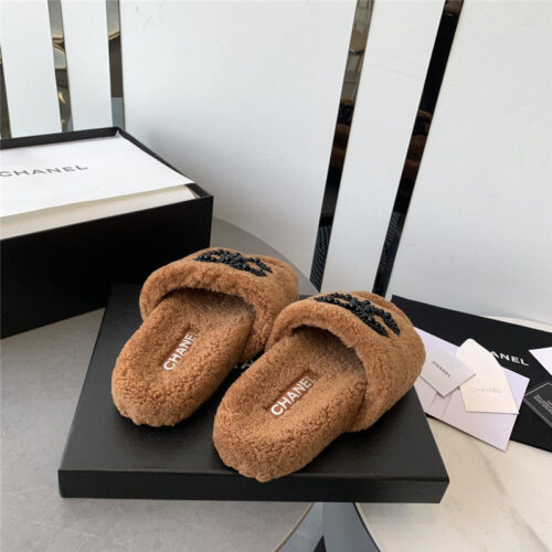 High Quality Luxury Chanel Fluffy Slippers product detail