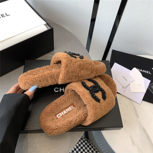 High Quality Luxury Chanel Fluffy Slippers product detail