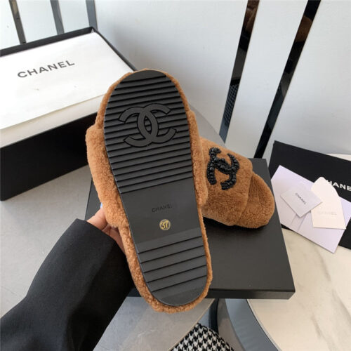 High Quality Luxury Chanel Fluffy Slippers product detail