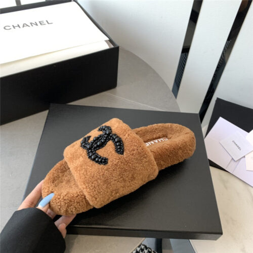 High Quality Luxury Chanel Fluffy Slippers product detail