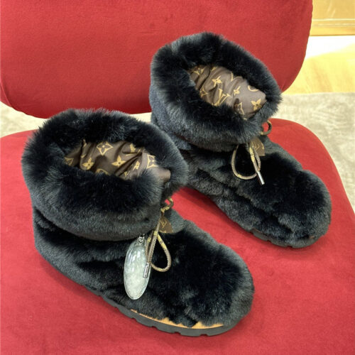 High Quality Luxury Louis Vuitton Woven Wool Down Boots alternate view