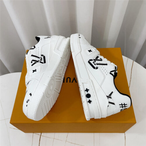 High Quality Luxury Louis Vuitton Retro Couple Sneakers – Style 91267 product detail