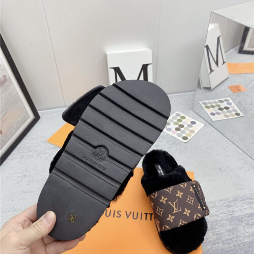 High Quality Luxury Louis Vuitton Wool Slippers – Style 92995 product detail