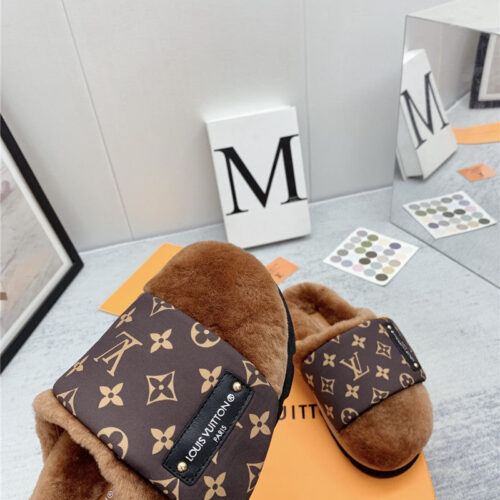 High Quality Luxury Louis Vuitton Wool Slippers – Style 15587 product detail