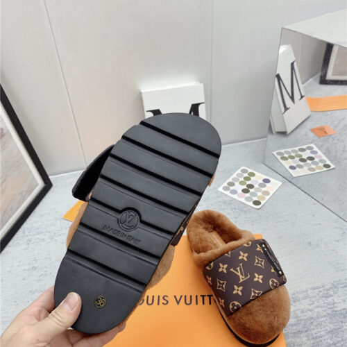 High Quality Luxury Louis Vuitton Wool Slippers – Style 15587 product detail