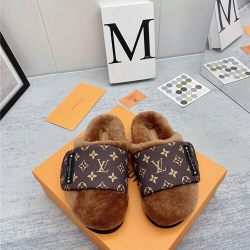 High Quality Luxury Louis Vuitton Wool Slippers – Style 15587 product detail