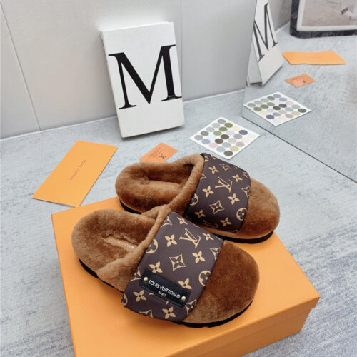 High Quality Luxury Louis Vuitton Wool Slippers – Style 15587