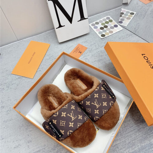 High Quality Luxury Louis Vuitton Wool Slippers – Style 15587 product detail