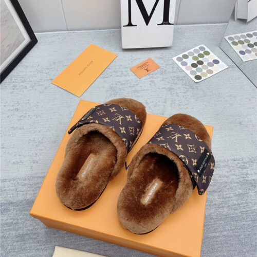 High Quality Luxury Louis Vuitton Wool Slippers – Style 15587 product detail