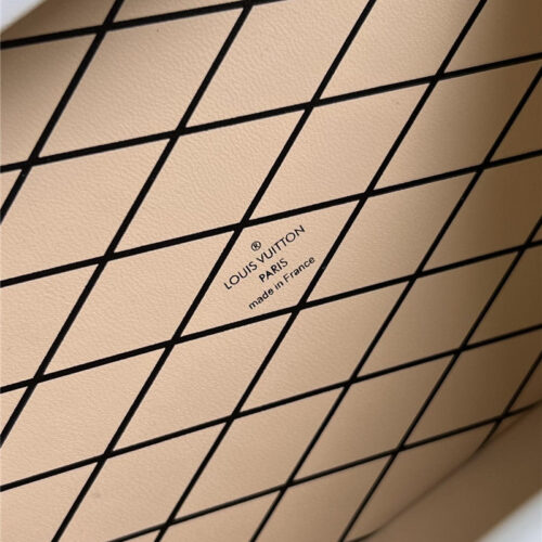 High Quality Luxury Louis Vuitton Petite Malle Bag White product detail