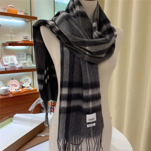 High Quality Luxury Burberry Classic Plaid Cashmere Scarf – Style 24611 alternate view