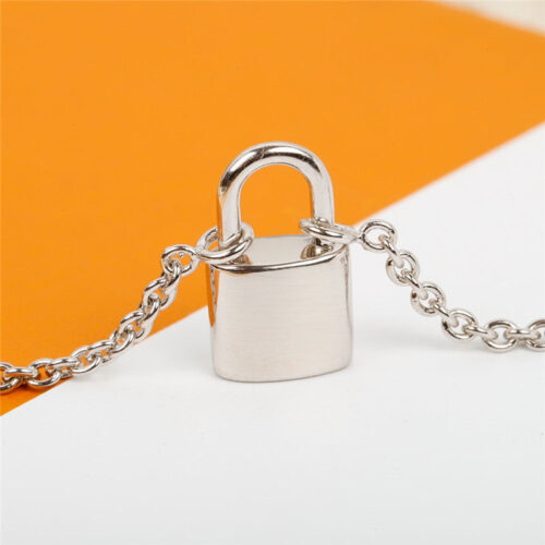 High Quality Luxury Louis Vuitton Lock Bracelet product detail