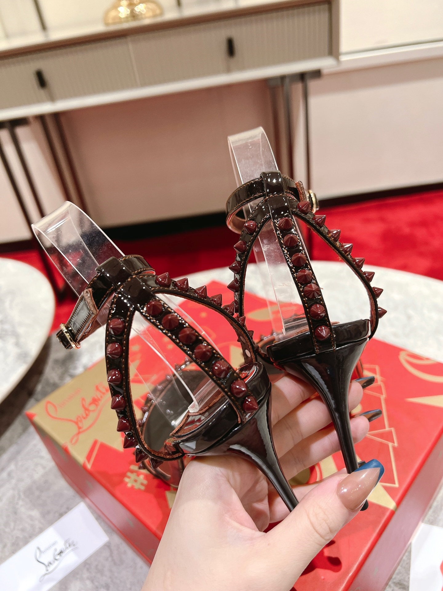 High Quality Luxury Christian Louboutin Spiked Strappy Sandals – Style 21300 product detail