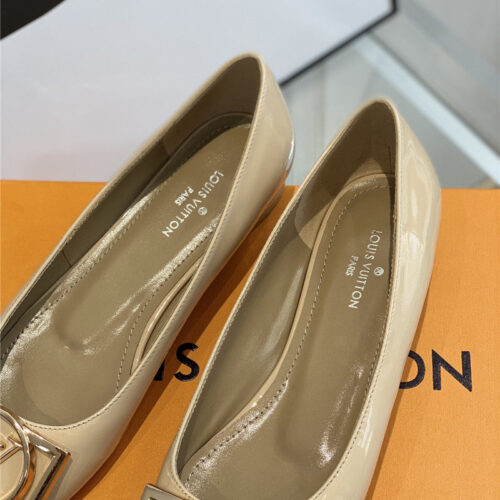 High Quality Luxury Louis Vuitton New Crystal Square Buckle Shoes product detail