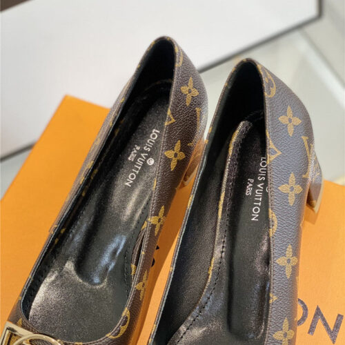 High Quality Luxury Louis Vuitton New Crystal Square Buckle Shoes – Style 30723 product detail