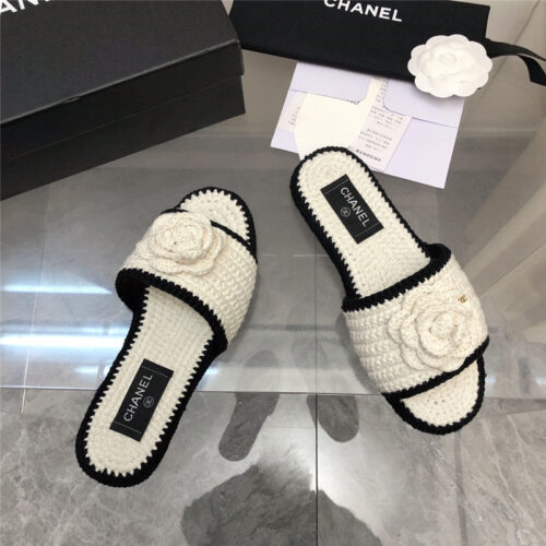 High Quality Luxury Chanel Comfortable Hook Flower Honey Slippers – Style 32870 product detail