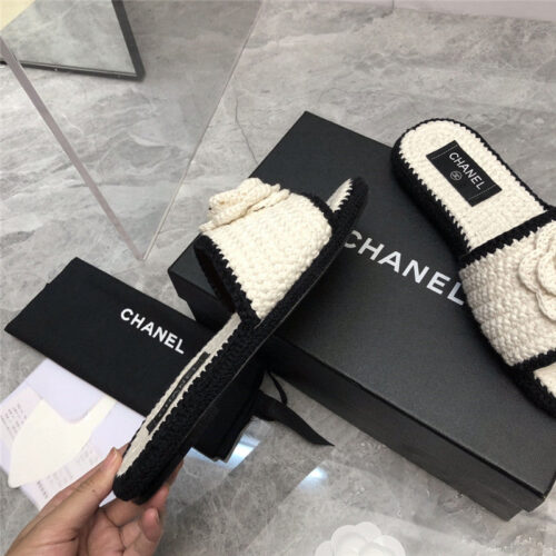 High Quality Luxury Chanel Comfortable Hook Flower Honey Slippers – Style 32870 product detail