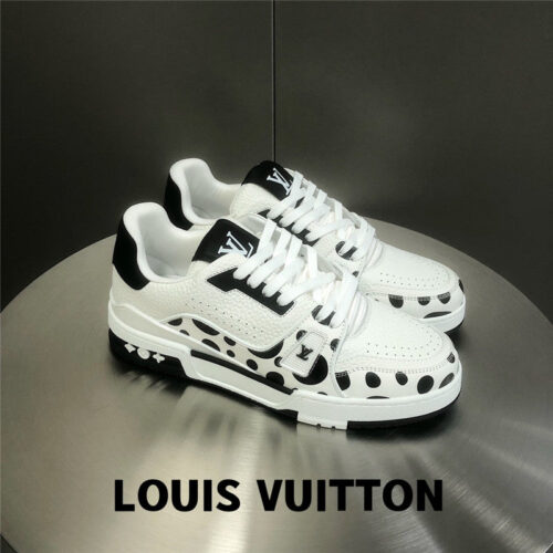 High Quality Luxury Louis Vuitton Train Sneakers – Style 32803