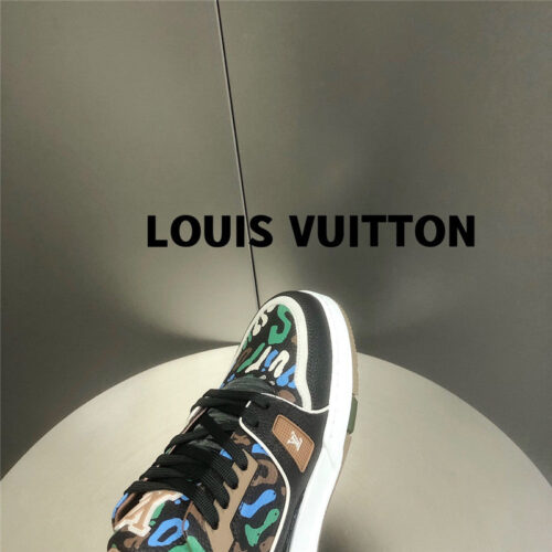 High Quality Luxury Louis Vuitton Trainer Graffiti Sneakers – Style 94947 product detail