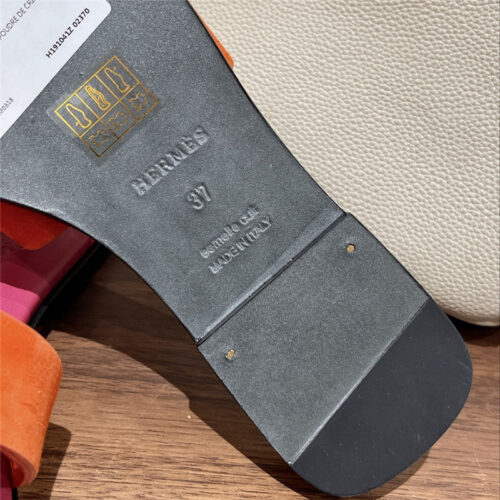 High Quality Luxury Hermes H Buckle Slippers – Style 30883 product detail