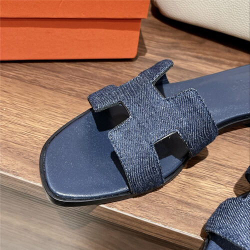 High Quality Luxury Hermes H Buckle Slippers – Style 65347 product detail