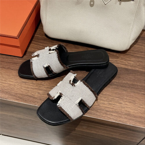 High Quality Luxury Hermes H Buckle Slippers alternate view