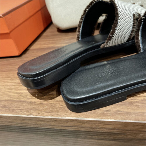 High Quality Luxury Hermes H Buckle Slippers product detail