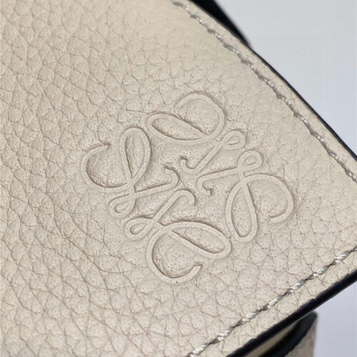 High Quality Luxury Loewe Simple Atmosphere Handbag product detail