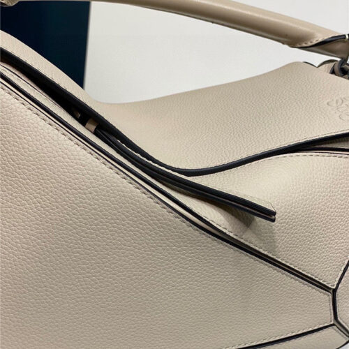 High Quality Luxury Loewe Simple Atmosphere Handbag product detail