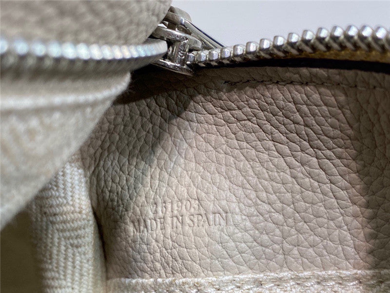 High Quality Luxury Loewe Simple Atmosphere Handbag product detail