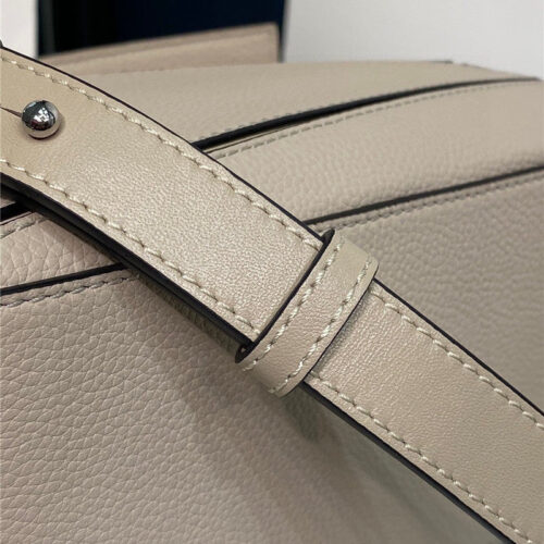 High Quality Luxury Loewe Simple Atmosphere Handbag product detail