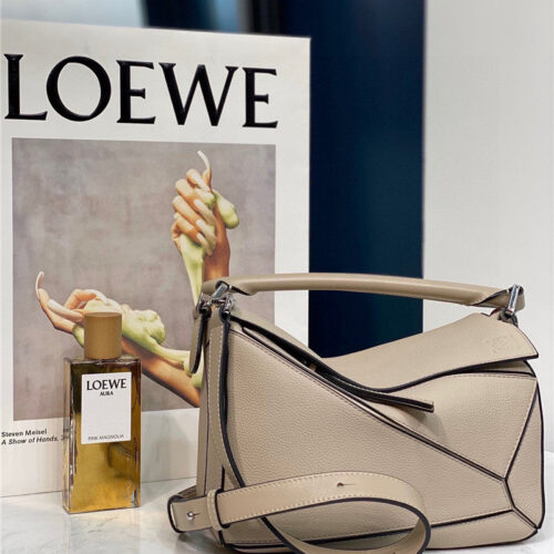 High Quality Luxury Loewe Simple Atmosphere Handbag alternate view