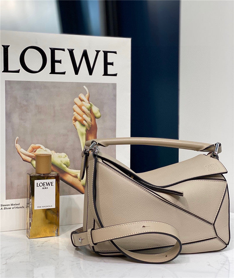 High Quality Luxury Loewe Simple Atmosphere Handbag product detail