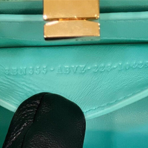 High Quality Luxury Fendi Peekaboo Shoulder Bag – Style 32662 product detail