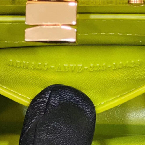 High Quality Luxury Fendi Peekaboo Shoulder Bag product detail