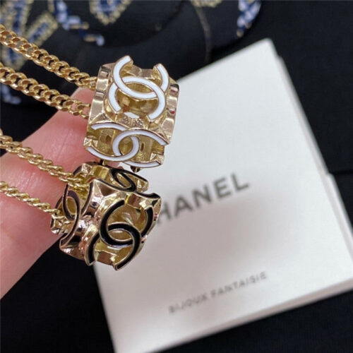 High Quality Luxury Chanel Sieve Necklace alternate view