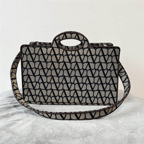 High Quality Luxury Valentino V Logo Print Tote Bag alternate view