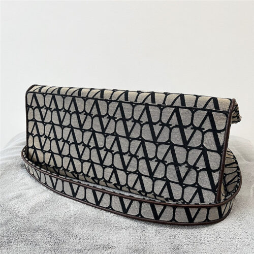 High Quality Luxury Valentino V Logo Print Tote Bag product detail