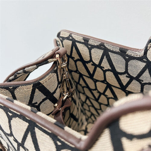 High Quality Luxury Valentino V Logo Print Tote Bag product detail
