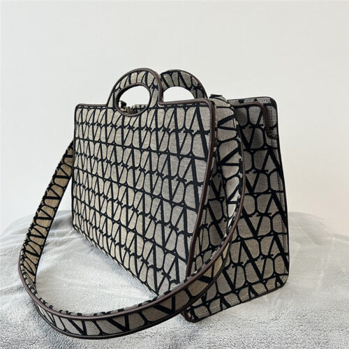 High Quality Luxury Valentino V Logo Print Tote Bag product detail