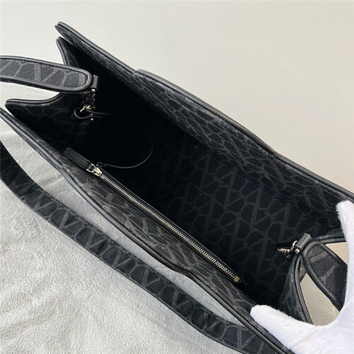 High Quality Luxury Valentino V Logo Print Tote Bag – Style 03878 product detail