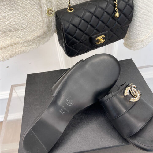 High Quality Luxury Chanel Cc Pearl Rhinestone Buckle Slippers product detail