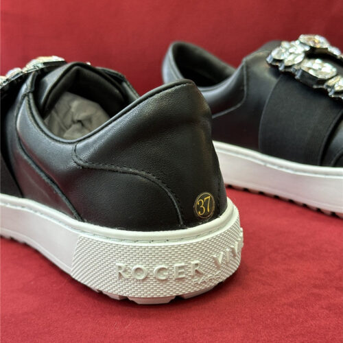 High Quality Luxury Roger Vivier Light And Soft Loafers product detail