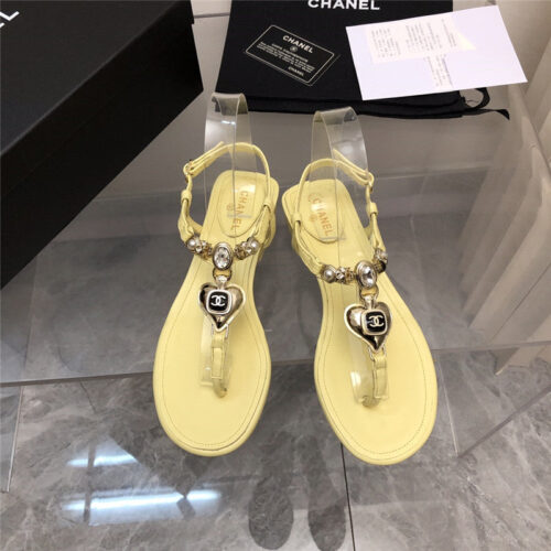 High Quality Luxury Chanel New Holiday Love Gemstone T Word Sandals – Style 50342 alternate view